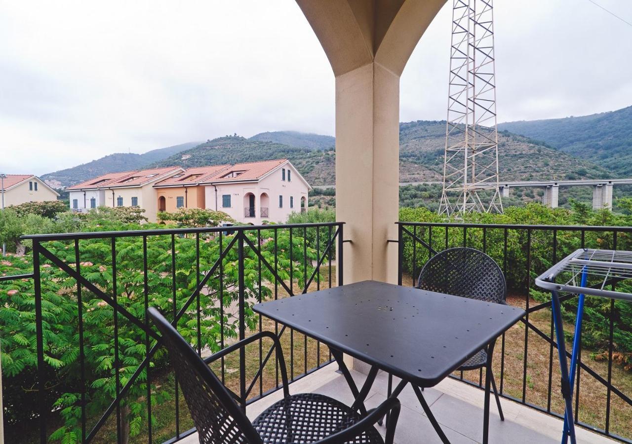 Castellaro Golf Resort Dış mekan fotoğraf