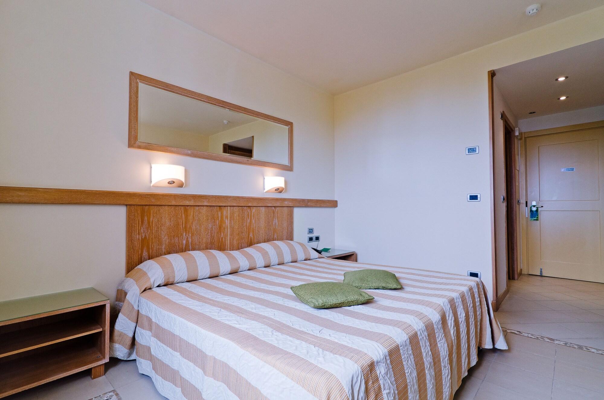 Castellaro Golf Resort Dış mekan fotoğraf