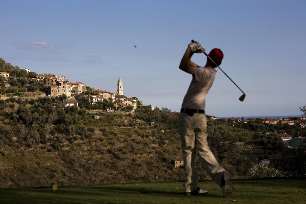 Castellaro Golf Resort Dış mekan fotoğraf