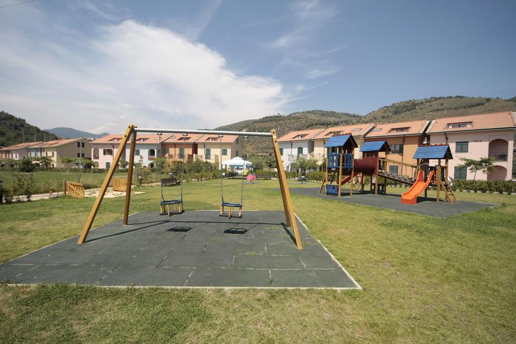 Castellaro Golf Resort Dış mekan fotoğraf