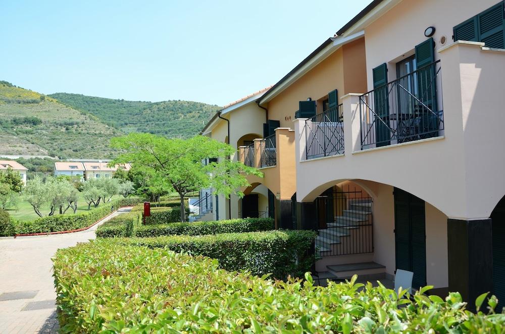 Castellaro Golf Resort Dış mekan fotoğraf