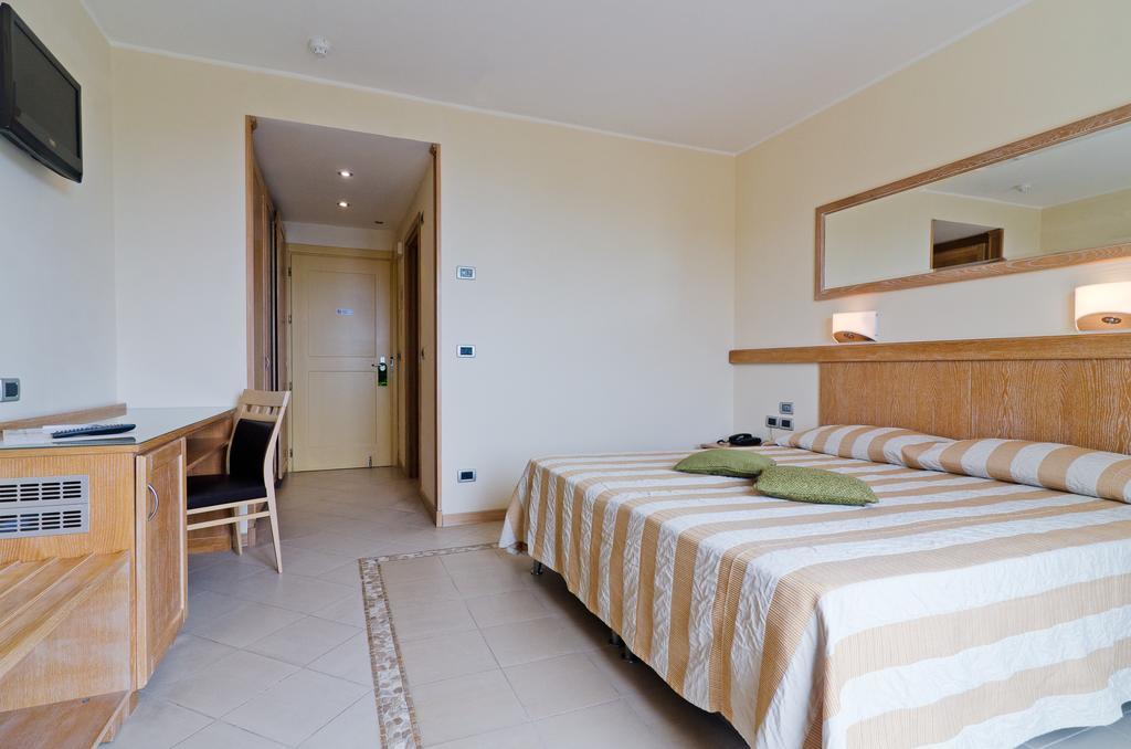 Castellaro Golf Resort Dış mekan fotoğraf
