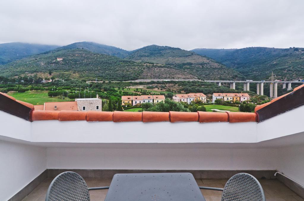 Castellaro Golf Resort Dış mekan fotoğraf
