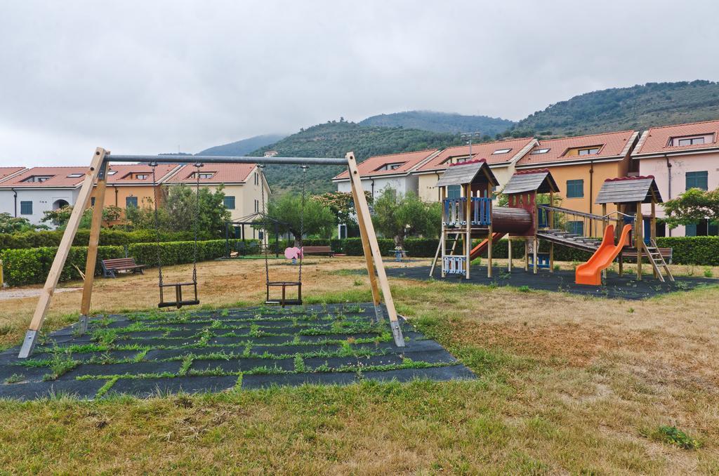 Castellaro Golf Resort Dış mekan fotoğraf