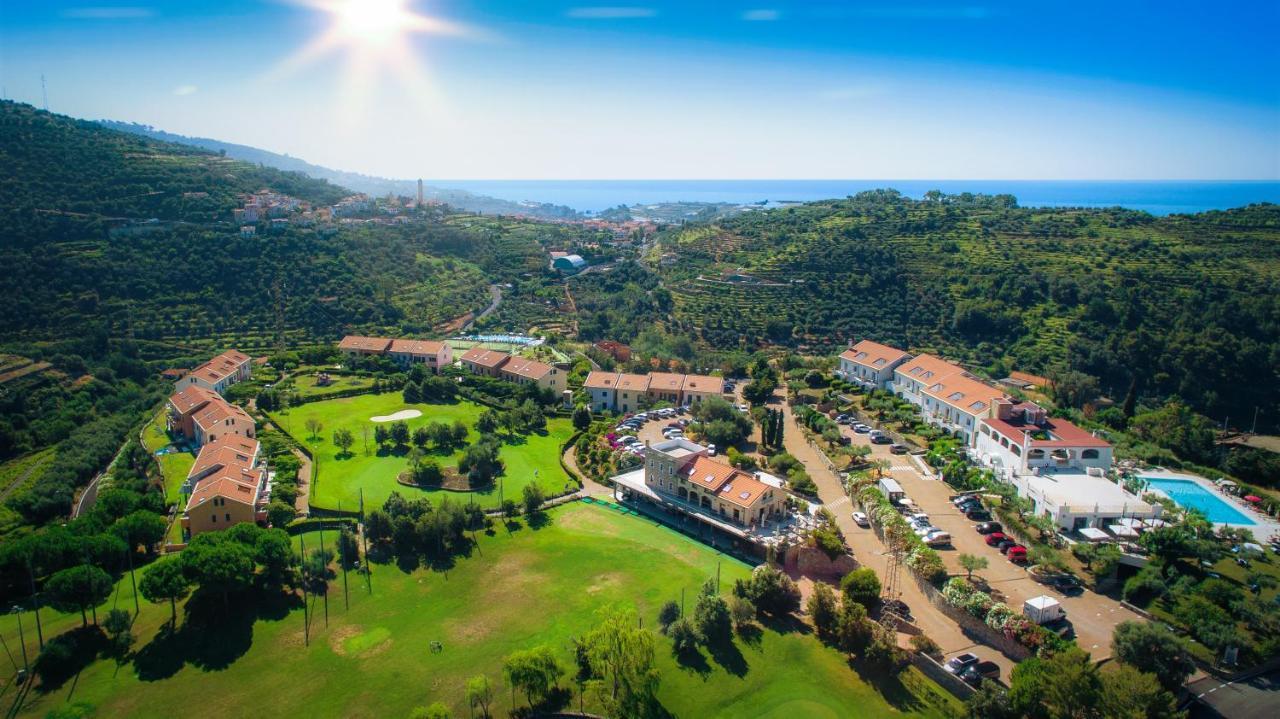 Castellaro Golf Resort Dış mekan fotoğraf
