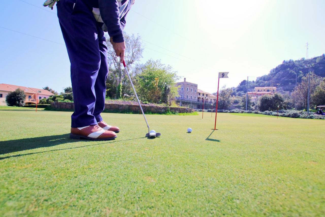 Castellaro Golf Resort Dış mekan fotoğraf