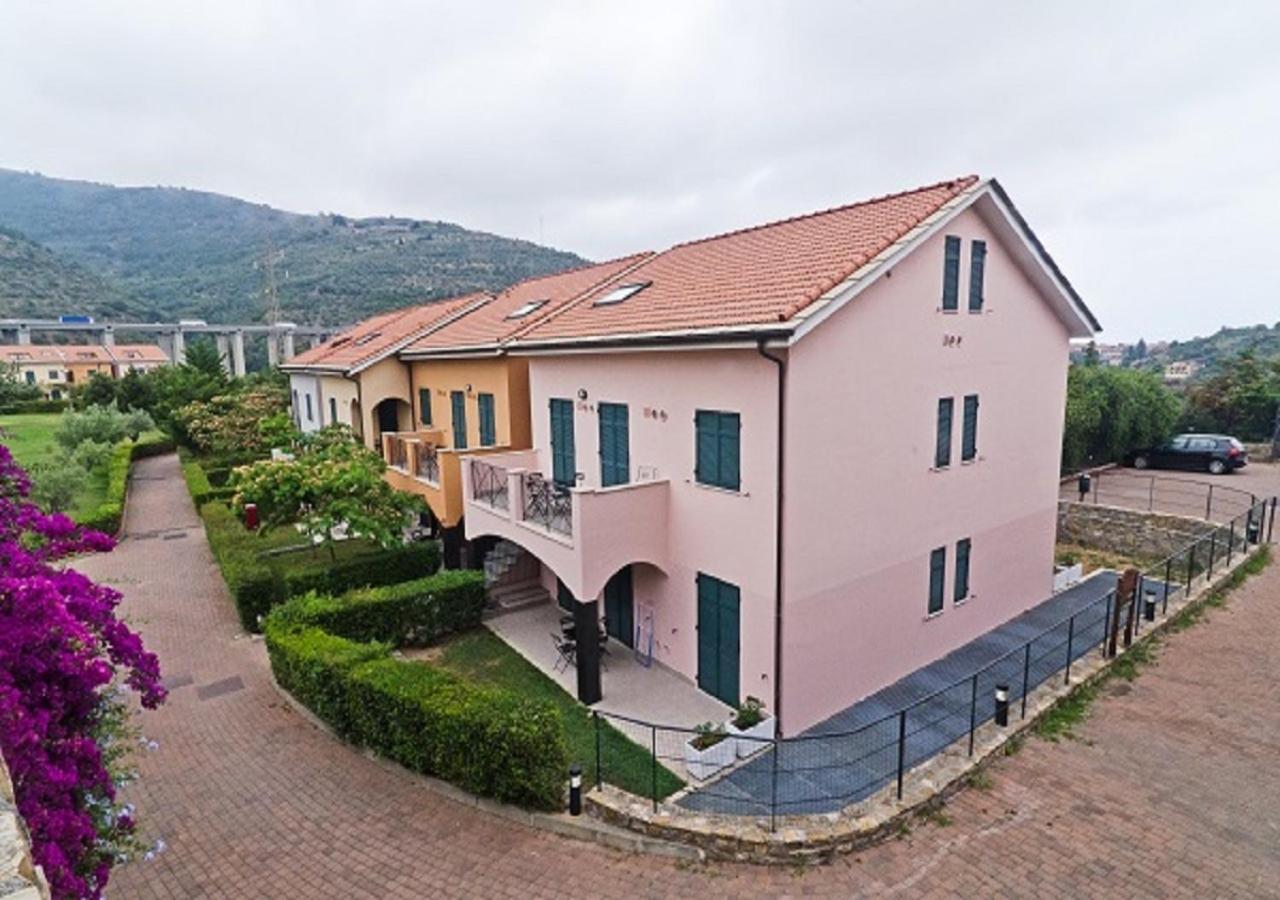 Castellaro Golf Resort Dış mekan fotoğraf